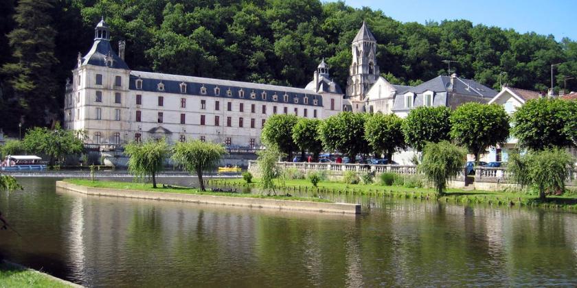 Vue sur la venise du Périgord et son Abbaye Saint-Pierre