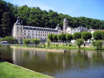 Vue sur la venise du Périgord et son Abbaye Saint-Pierre